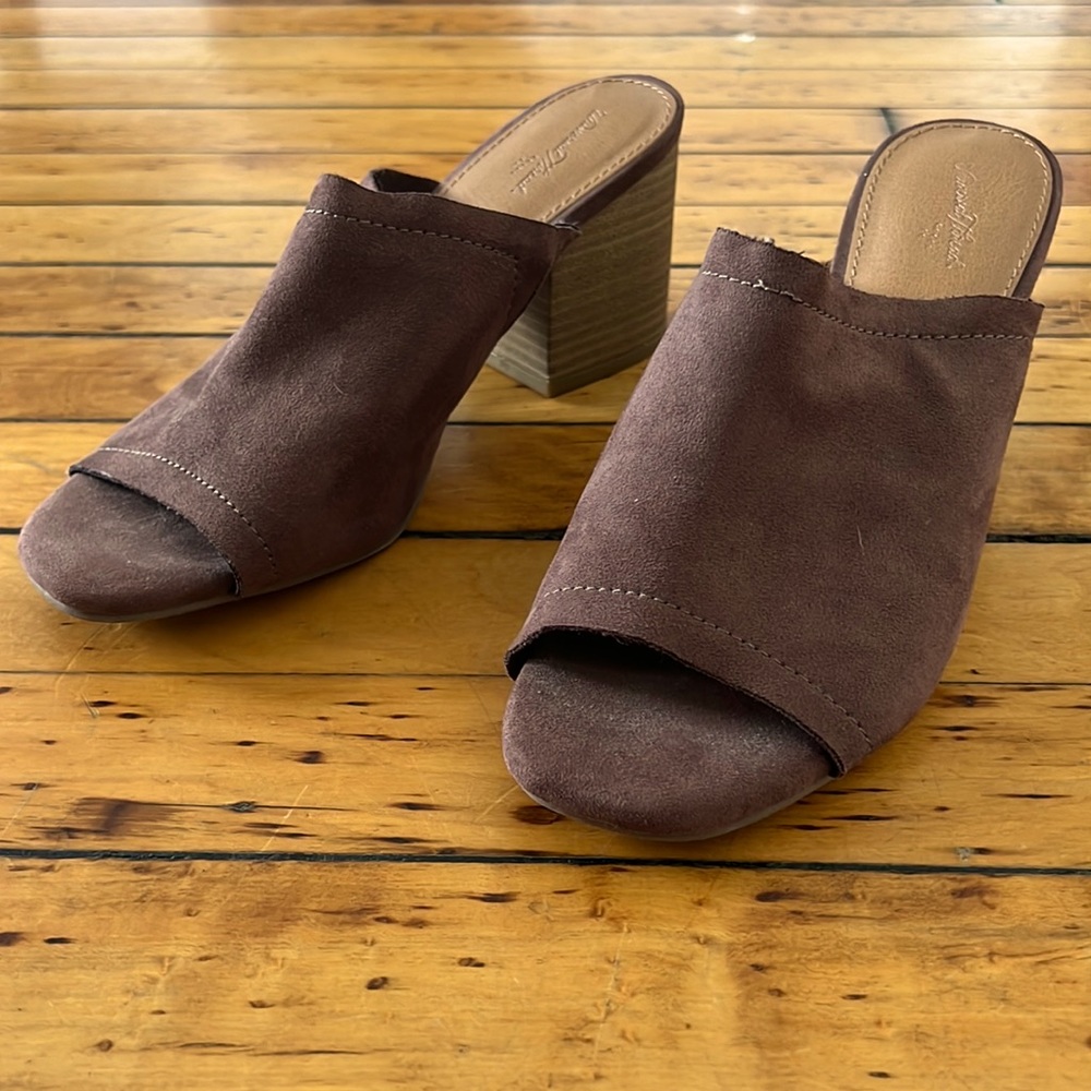 Universal thread sandals